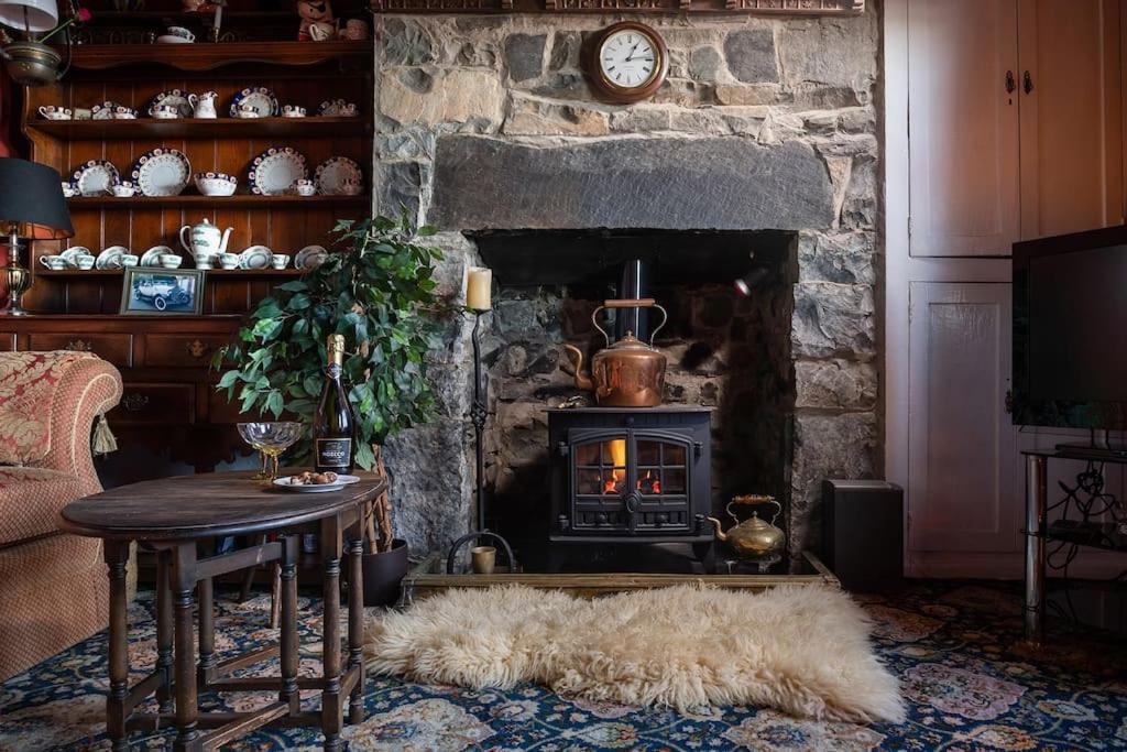 Fantastic Sea Views At Century'S Old Alma'S Cottage - Sleeps Up To 8 Guests Penmaen-mawr Eksteriør billede
