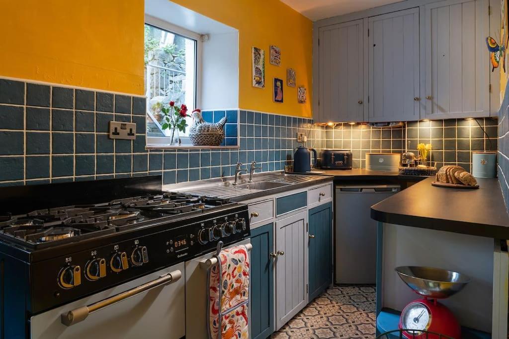 Fantastic Sea Views At Century'S Old Alma'S Cottage - Sleeps Up To 8 Guests Penmaen-mawr Eksteriør billede