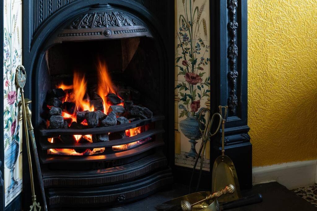 Fantastic Sea Views At Century'S Old Alma'S Cottage - Sleeps Up To 8 Guests Penmaen-mawr Eksteriør billede
